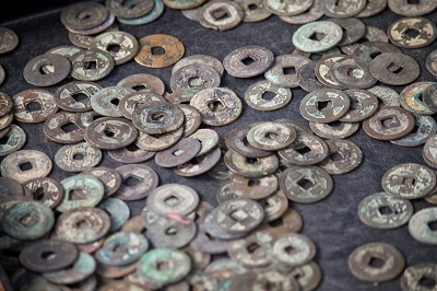 遺品整理の古銭を扱う際に知っておきたい3つのリスク