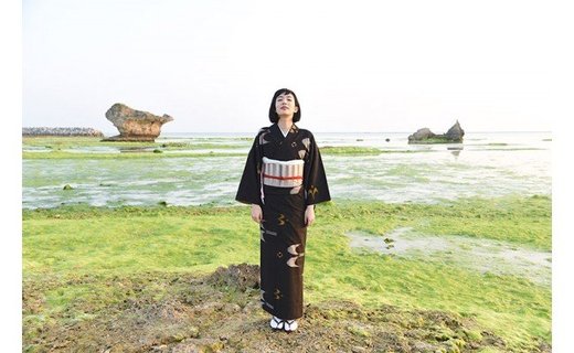 久米島紬の女性