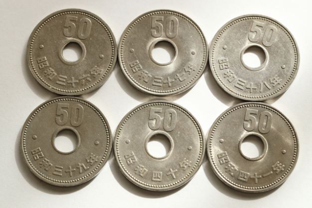 昭和のお金一覧】昔お金の価値は?買取相場が高い硬貨や紙幣も紹介 昭和のお金一覧】昔お金の価値は?買取相場が高い硬貨や紙幣も紹介