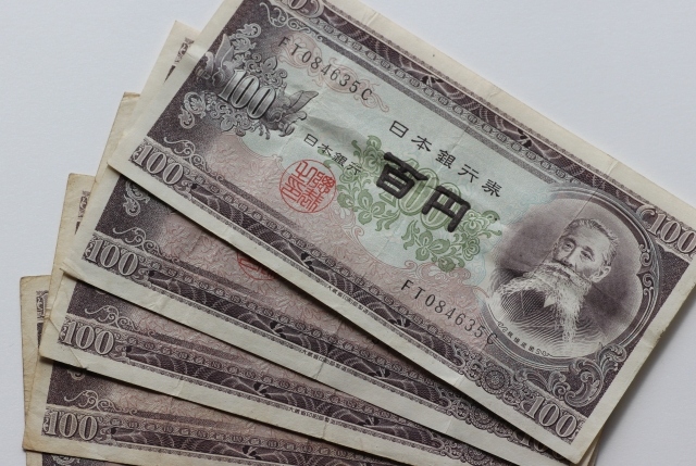 100円札の価値を種類別に紹介！板垣退助や聖徳太子の100円札の買取相場は？