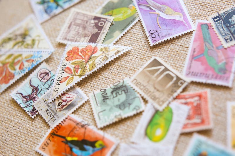 カラフルな海外の切手