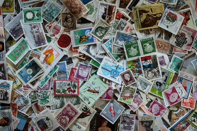 使用済みの大量の切手