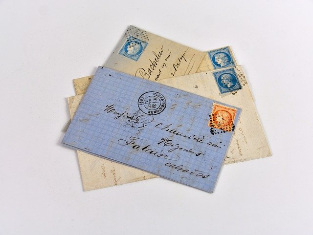 切手が貼られた4枚の古い手紙
