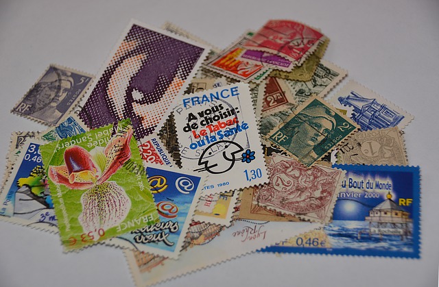消印のある大量の切手