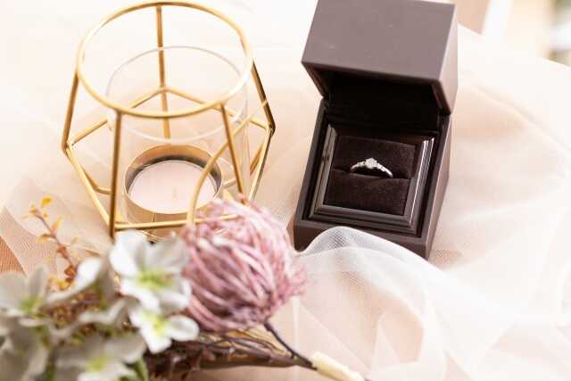 【素材別】結婚・婚約指輪の買取相場