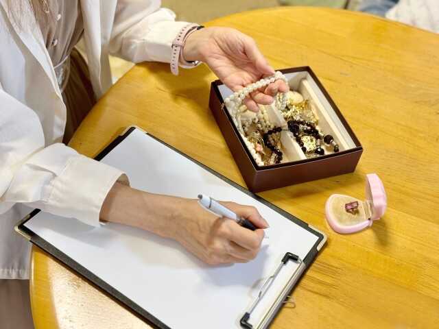 おばあちゃんの形見の指輪を売る前に確認・検討すること